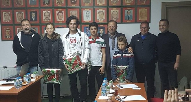 Karşıyaka, yelkencilerini kutladı...