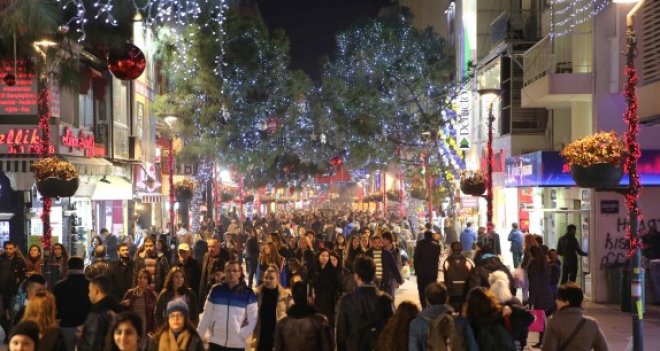 Karşıyaka yeni yıl için ışıl ışıl oldu