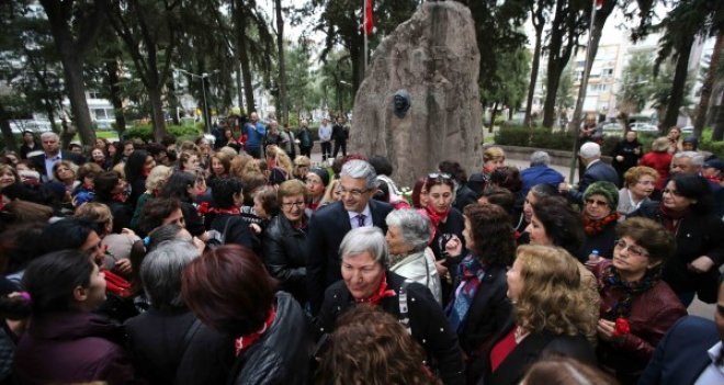 Karşıyaka Zübeyde Anne’yi unutmadı