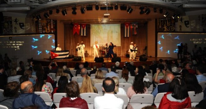 Karşıyaka'da 1 Mayıs'ta latin rüzgarı esti