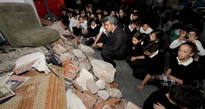 Karşıyaka'da 10 bin öğrenciye çevre ve afet eğitimi