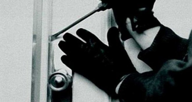 Karşıyaka'da 2 hırsız yakalandı