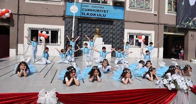 Karşıyaka'da 23 Nisan coşku ile kutlandı