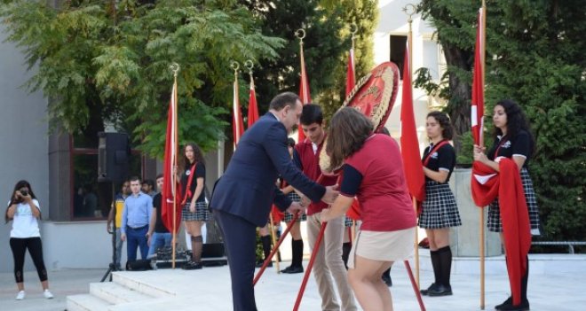 Karşıyaka'da 47 bin öğrenci için ders zili çaldı