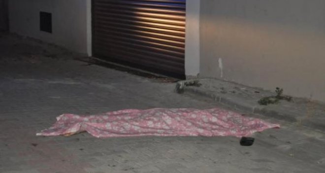 Karşıyaka'da 5.kattan düşen kadın öldü