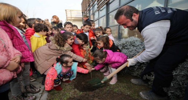 Karşıyaka’da 70 bin fidan toprakla buluştu