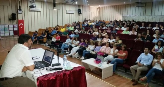 Karşıyaka'da akademisyenler eğitimcilerle buluştu