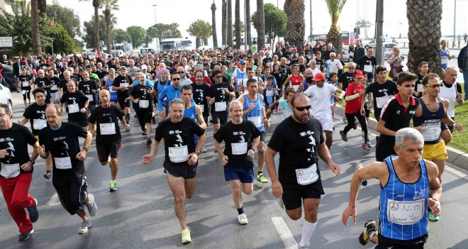 Karşıyaka'da Ata’dan Ana’ya koştular