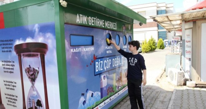 Karşıyaka'da atıklar ekonomiye kazandırılıyor