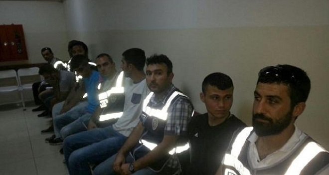 Karşıyaka'da banka soyanlar yakalandı...