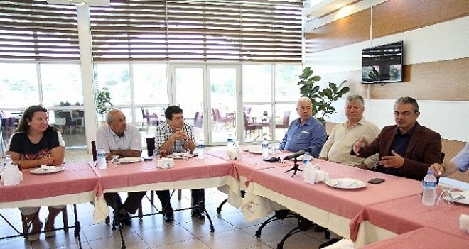 Karşıyaka’da başkan Akpınar, muhtarlarla buluştu