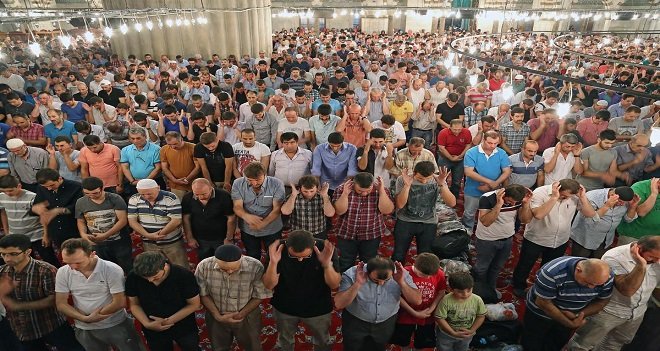 Karşıyaka'da bayram namazı saat 06.52'de