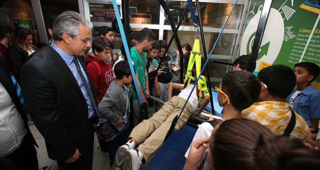 Karşıyaka’da ''Bilim Şenliği'' başladı