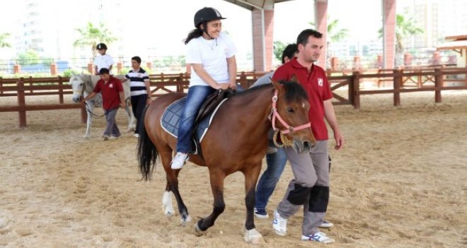 Karşıyaka'da can dostlara 5 yıldızlı hizmet