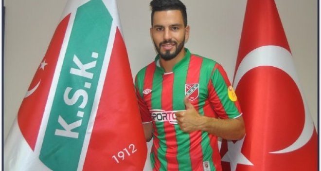 Karşıyaka'da Cenk Güvenç imzayı attı