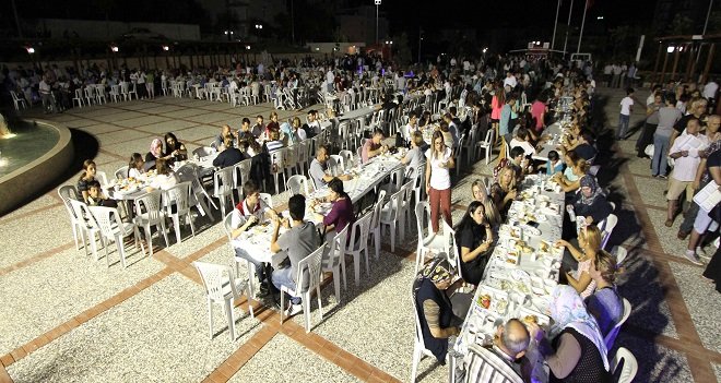 Karşıyaka'da en kalabalık sahur yapıldı