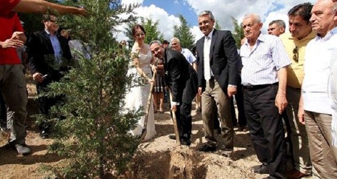 KARŞIYAKA'DA FİDAN DİKMEYENE RUHSAT VERİLMEYECEK...