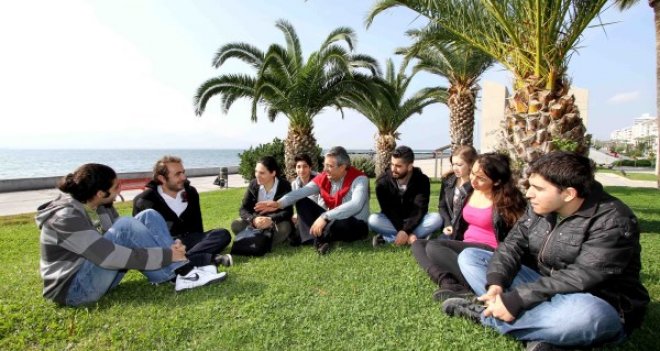 Karşıyaka'da gençlerin Avrupa hayalleri gerçeğe dönüşüyor