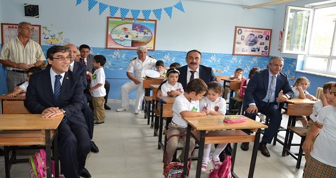 Karşıyaka'da ilk ders protokol ile başladı...