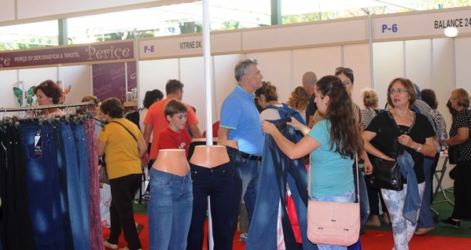 Karşıyaka'da indirime hücum!..