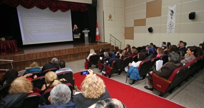 Karşıyaka’da ''İyi Anne Baba Okulu'' açıldı