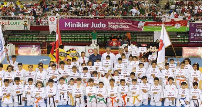 Karşıyaka’da judo şöleni başladı