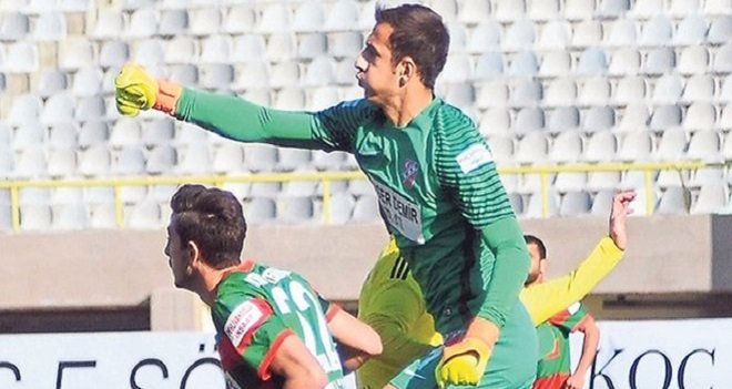 Karşıyaka'da kaleci Erhan da TFF'ye gitti...