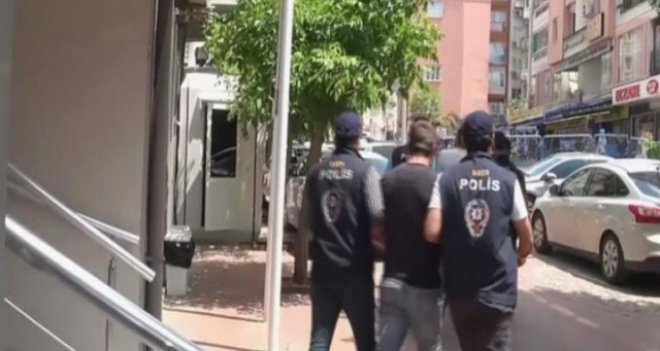 Karşıyaka'da kredi kartı kopyalayan Bulgar çetesi yakalandı