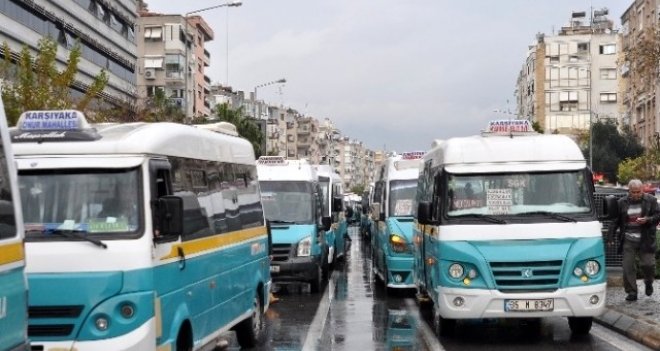 Karşıyaka'da minibüsçüler eylem yaptı