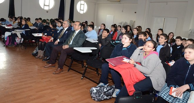 Karşıyaka'da öğrencilere verginin önemi anlatılıyor...
