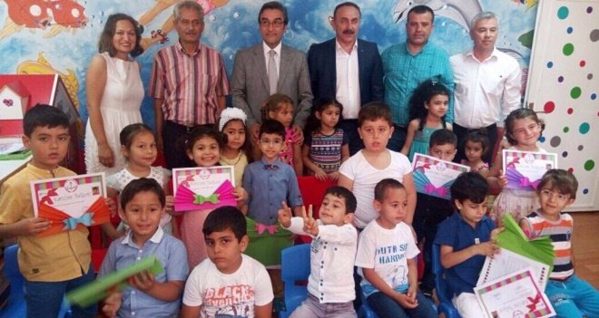 Karşıyaka'da öğrencilerin karne sevinci...