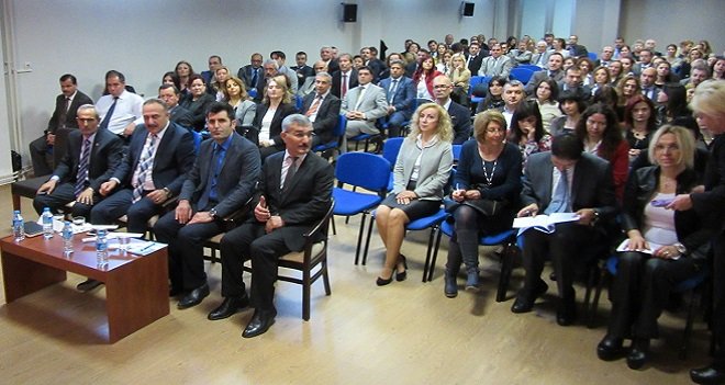 Karşıyaka'da okul müdür yardımcıları bir araya geldi