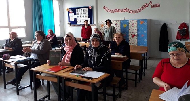 Karşıyaka’da okuma yazma seferberliğine büyük ilgi