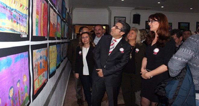 Karşıyaka'da özel bir sergi... “Sanat Engel Tanımaz” dediler...