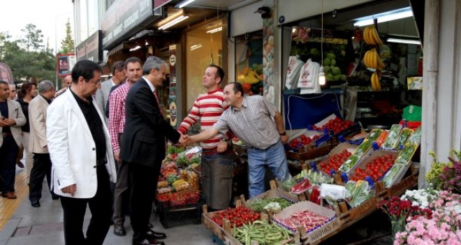 KARŞIYAKA'DA RUHSATSIZ DÜKKAN KALMAYACAK