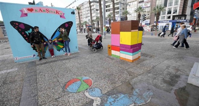 Karşıyaka'da sokaklar resimle süslendi