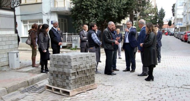 Karşıyaka'da sokaklar yenileniyor...