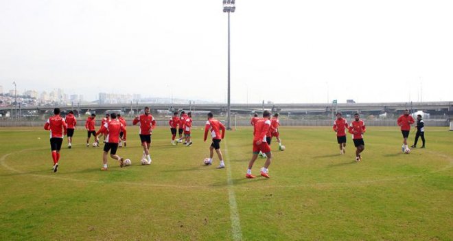 Karşıyaka'da soyunma odasında gerginlik...