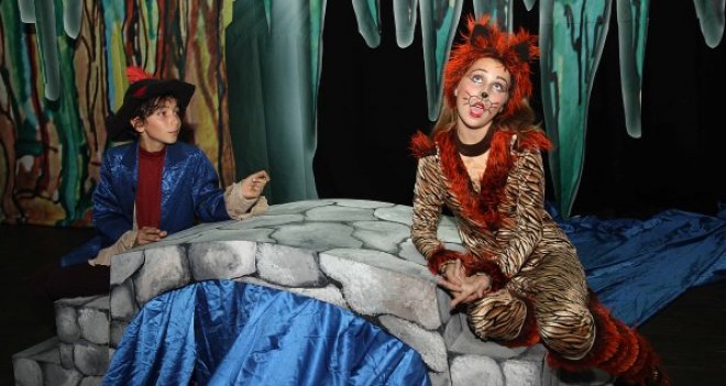 KARŞIYAKA'DA TİYATRO DOLU GÜNLER