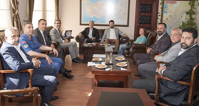 Karşıyaka’da Türkiye’ye örnek olacak seçim öncesi anlaşma