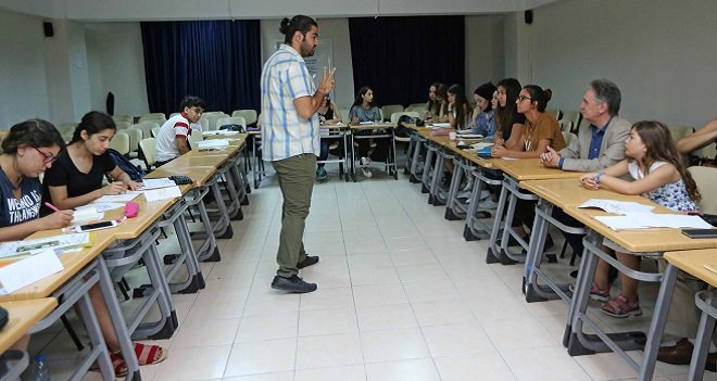 Karşıyaka'da ücretsiz Fransızca kursu...