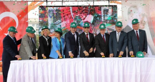 Karşıyaka'da üniversite binasının temeli atıldı...