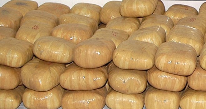 Karşıyaka'da uyuşturucu tacirleri yakalandı