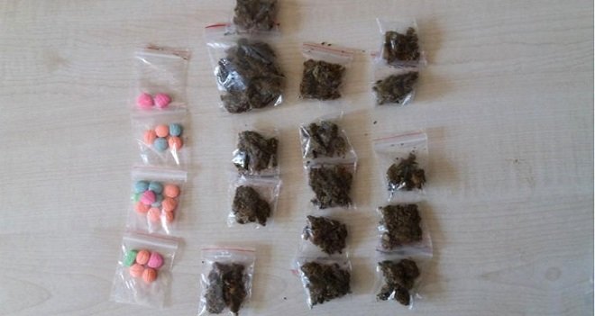 Karşıyaka'da uyuşturucu ticaretinden 2 kişi tutuklandı