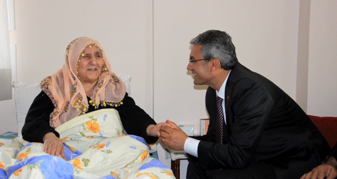 Karşıyaka'da yaşlı ve engelliye özel fatura hizmeti