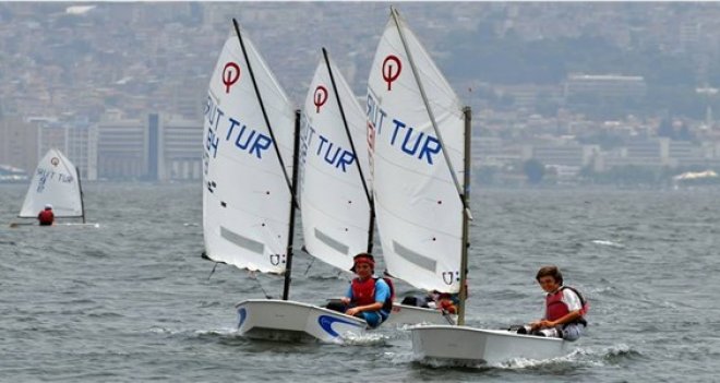 Karşıyaka'da ''yelken'' şöleni