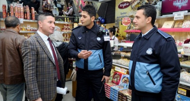 Karşıyaka'da zabıta denetimleri kamerada