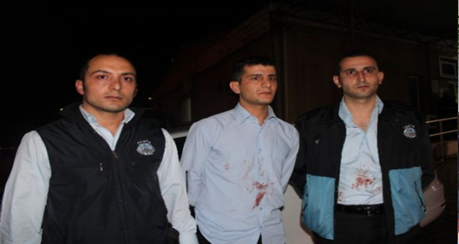 Karşıyaka'da zabıtaya bıçaklı saldırı!..