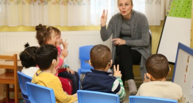 Karşıyaka'daki işitme engelli çocuklara destek