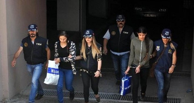 Karşıyaka’daki terör operasyonunda 3 kişi yakalandı